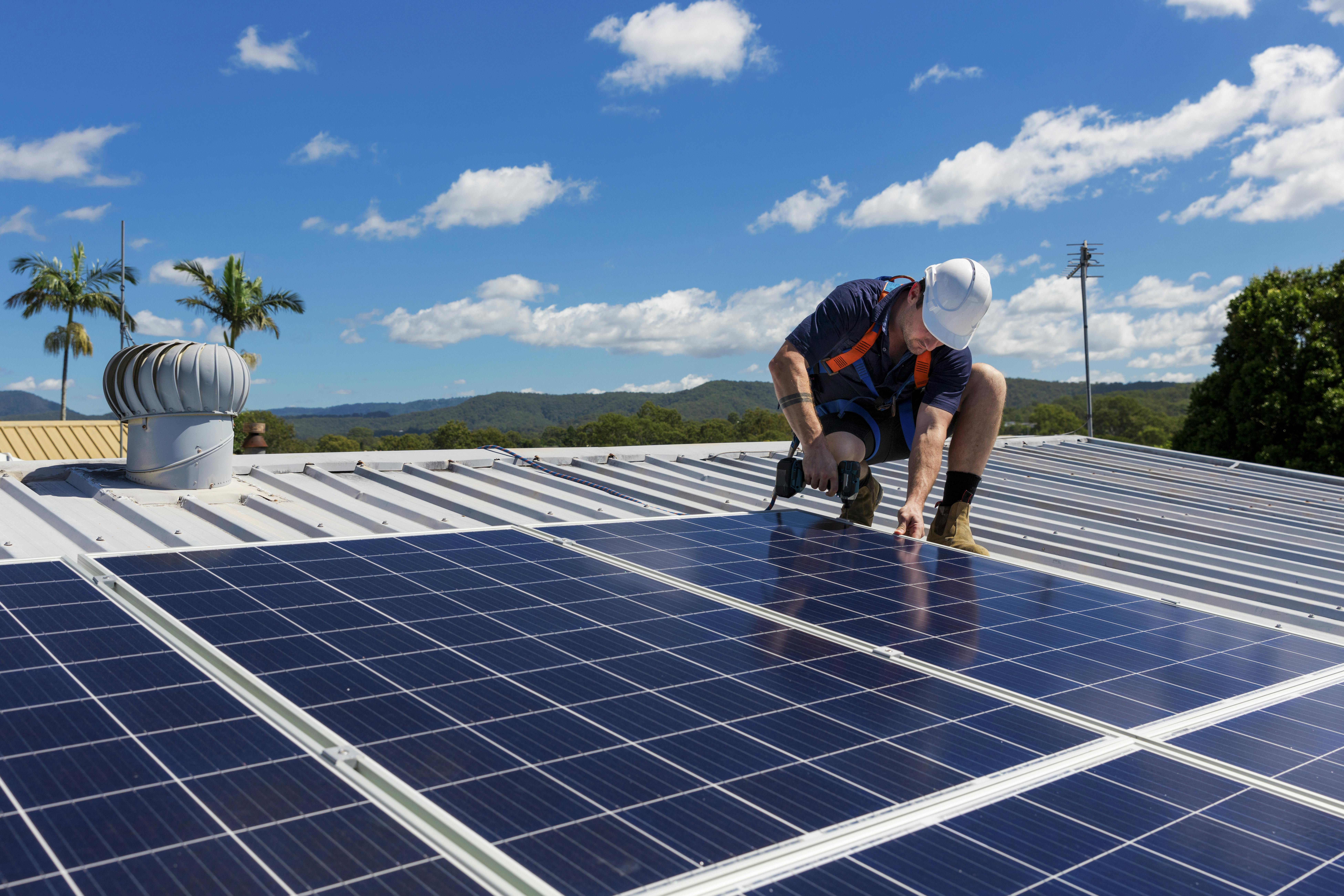 How to Install a Solar System: DIY, Contractor, or Turnkey? | Unbound Solar